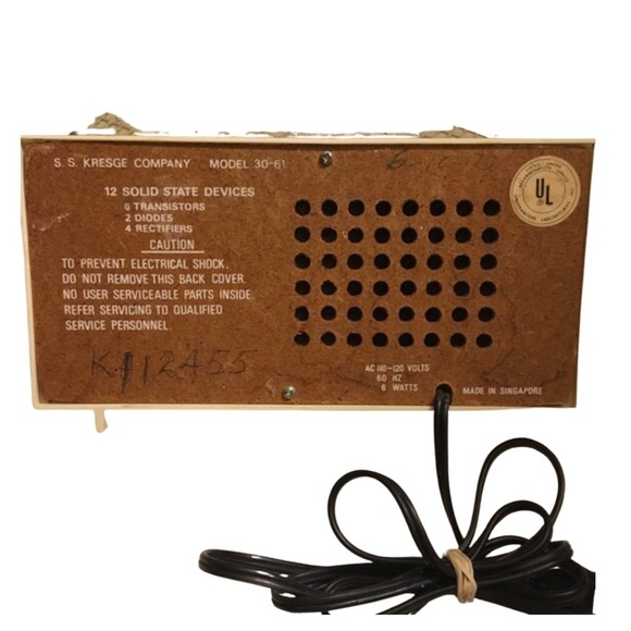 Vintage 1960s table radio Kmart model 30-61 - Picture 4 of 7